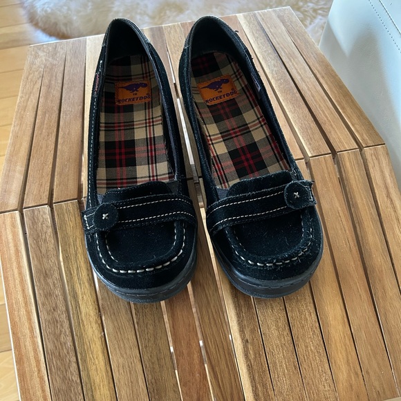 Rocket Dog Black Flats with Moccasin Stitching - Picture 2 of 7